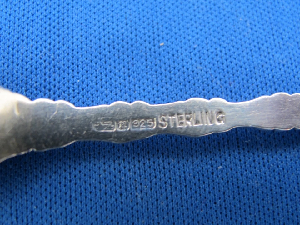 Roden Bros Canadá Esterlina REINA IMPERIAL Patrón DEMITASSE CUCHARA-Mono EGM Foto 4 de 4