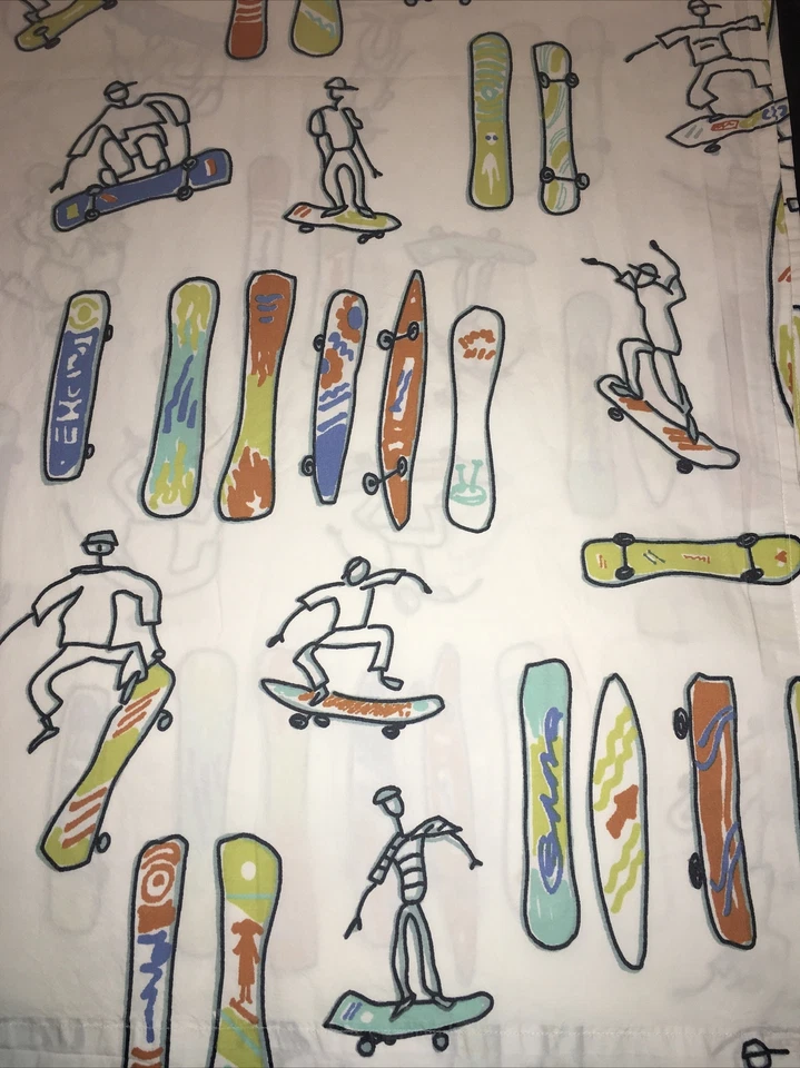 Garnet Hill Kids Twin 3 Pc Sheet Set Skateboarding Long-Board White Figure Green - Image 2 of 4