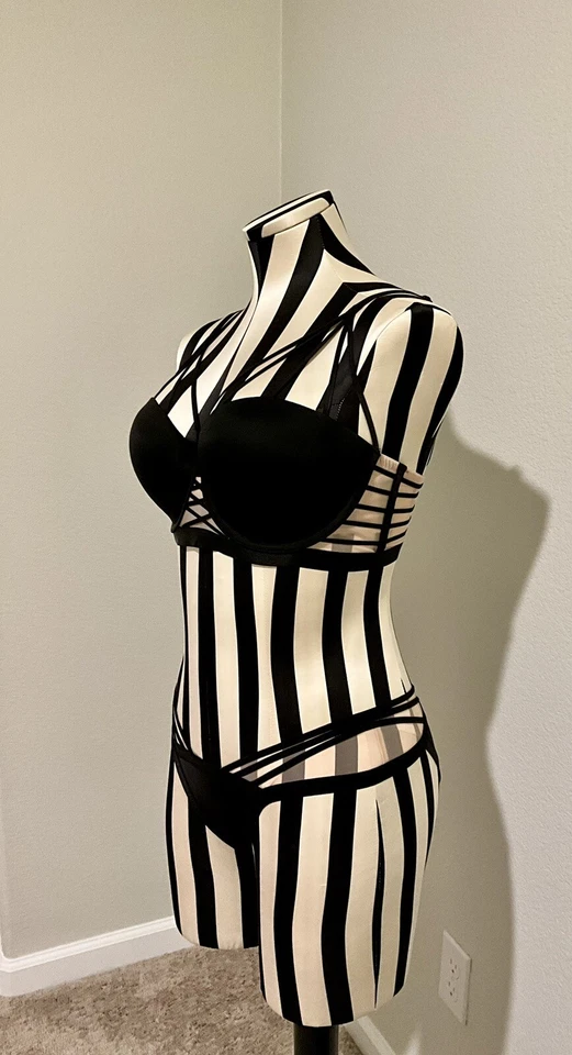 Victoria’s Secret X Balmain Paris Limited Edition Push Up Strappy Bra 34D - Image 3 of 4