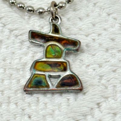Necklace Silver Tone Green Enamel Inlaid Inukshuk Pendant on 16 Inch Ball Chain