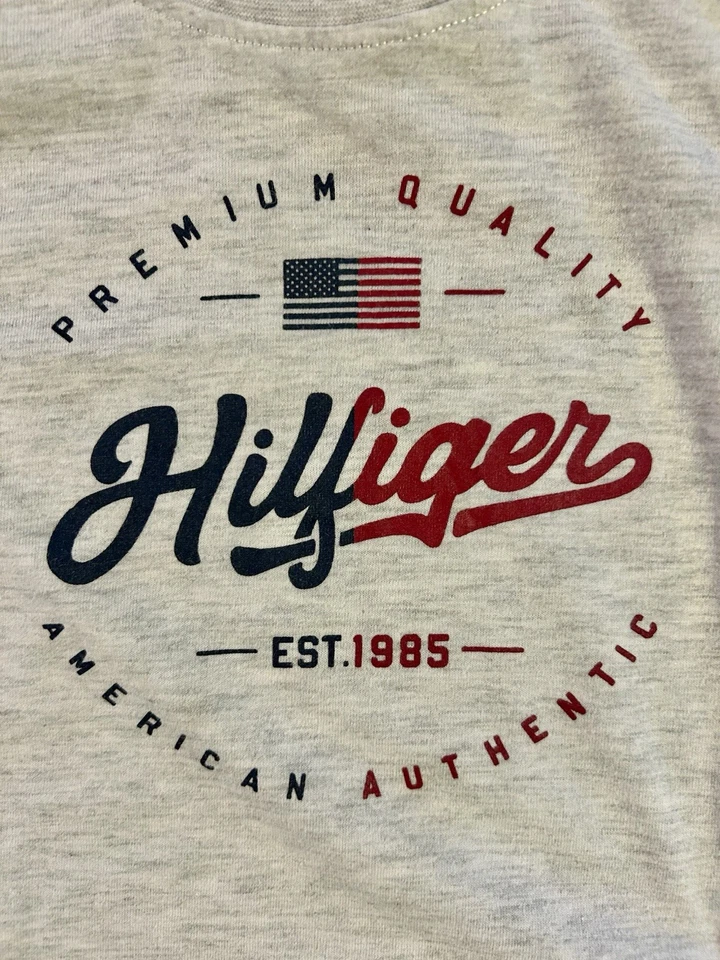 Camisa deportiva clásica Tommy Hilfiger para niño a rayas manga larga talla 3T usada en excelente estado gris Foto 2 de 4