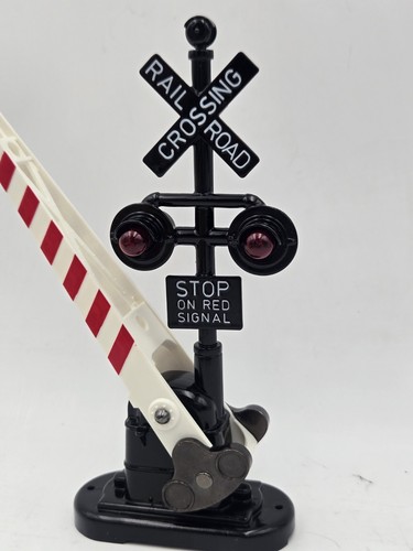 MTH 30-1073 Rail King 262 Highway Crossing Gate Signal - Lighted - New O Scale - Picture 7 of 19