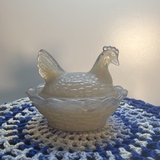 Exquisite Vintage Rosso Miniature/Salt Cellar Hen On Nest Light Gray