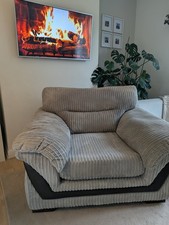 Single Armchair with Super Soft Comfort Material. Great Condition