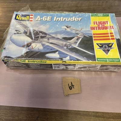 NEW OLD STOCK  Revell A-6E Intruder 1:72 Model Kit NO. 4391