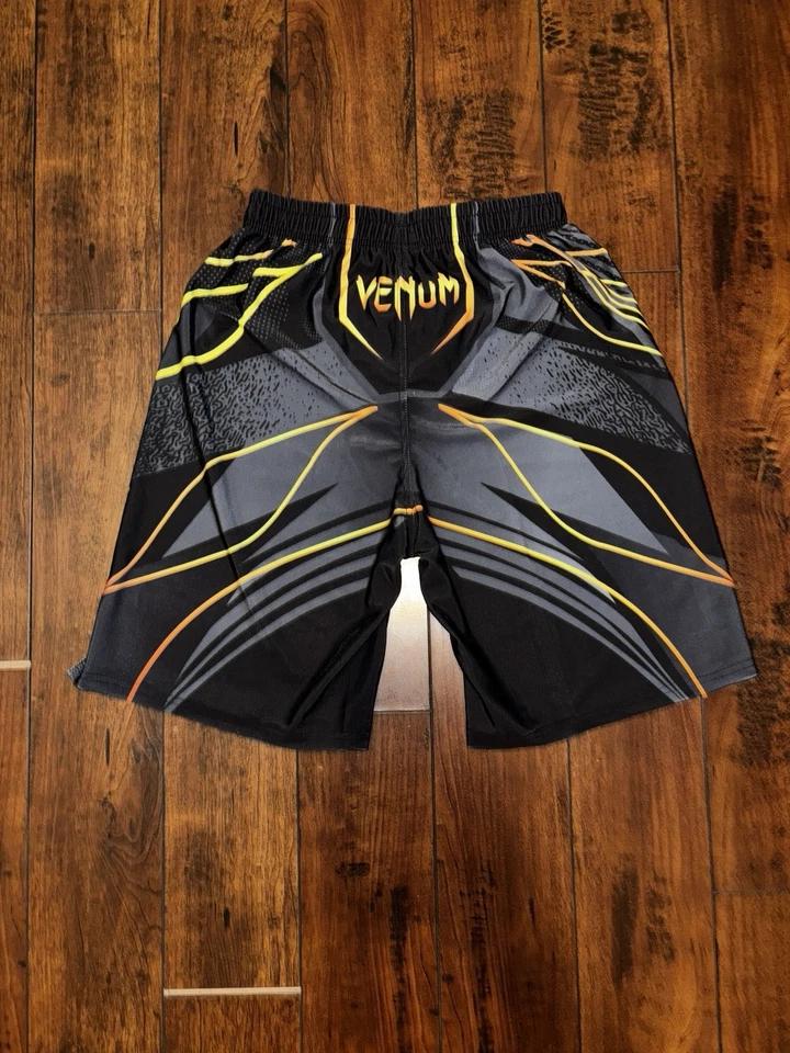 Shorts UFC tamanhos P e M - Imagem 2 de 2