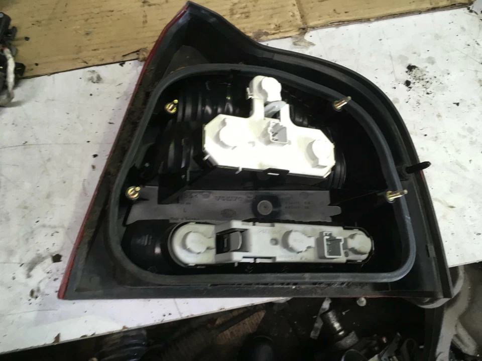 Volvo S80 Left Tail Light 07/1998-12/2006 - Image 2 of 3