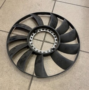 VW Passat 3B Lüfterrad Kühlerlüfter Lüfter 058121301B