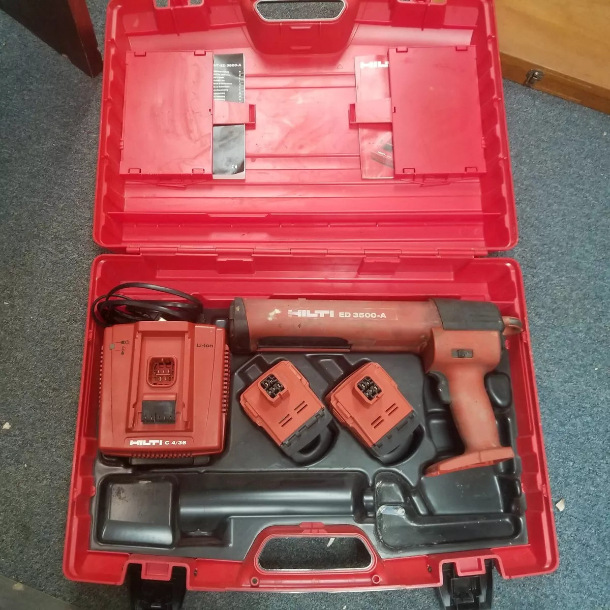 HILTI ED3500-A CORDLESS EPOXY GUN SET WITH BATTERIES, CHARGER, & CASE ED 3500-A