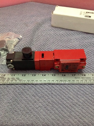Interruttore di limitazione Telemecanique XCS L566B1 nuovo con scatola - Foto 11 di 12