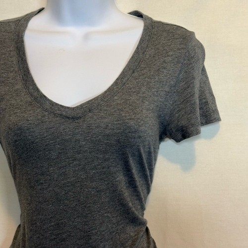 D-155 Forever 21 Szara koszulka z dekoltem w serek z krótkim rękawem rozmiar S - Zdjęcie 4 z 13