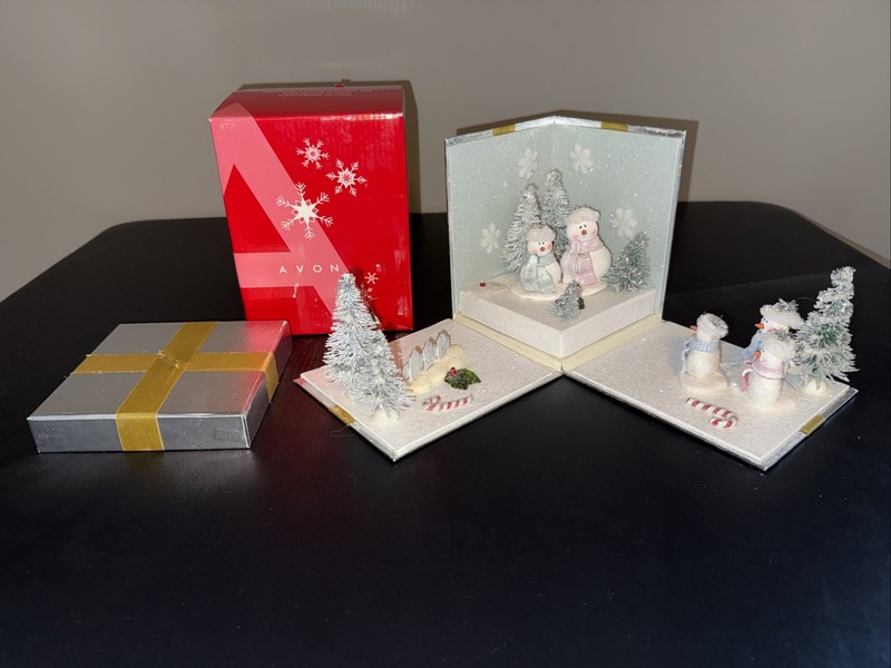 AVON Musical SNOWMAN Family Forest , Fold out Christmas Holiday Gift Box  Decor!