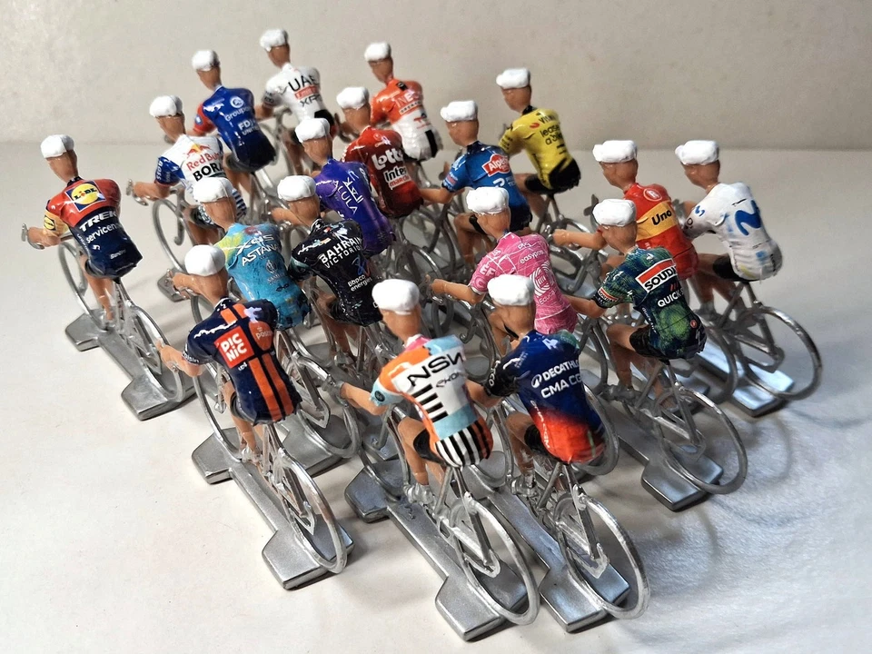 Année 2026 World Teams - 18 cyclistes miniatures Tour de france - Cycling figure - Photo 1/4