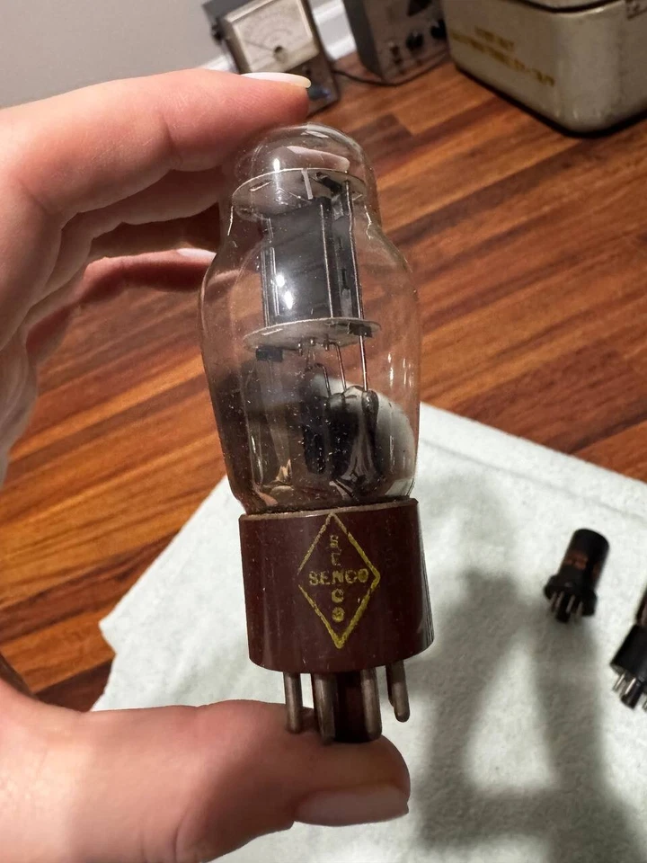 Lote de tubos de vacío - RCA, Raytheon, Senco y más Foto 2 de 4