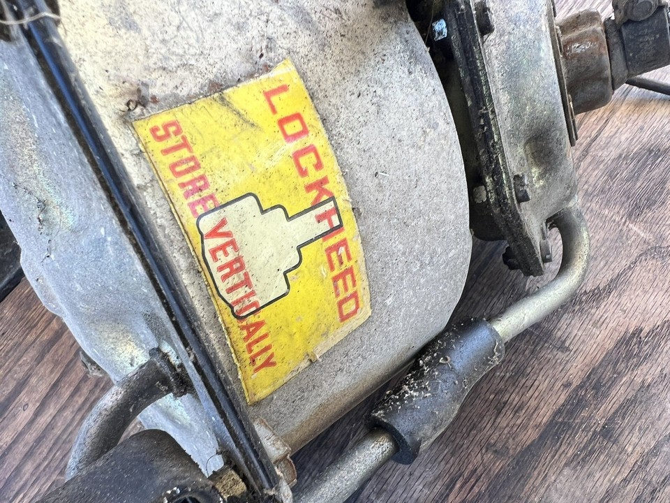 Jaguar XK150 Lockheed servo power brake booster unit with bracket ...