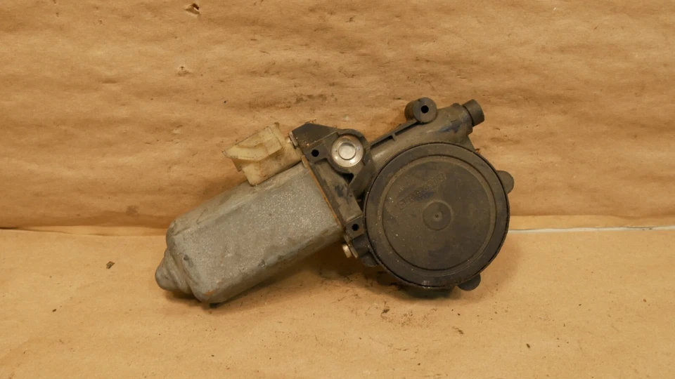 Оригинальный двигатель для окна двери под правую руку Ferrari 360 456 550 575 PN 63211800 - Изображение 4 из 4