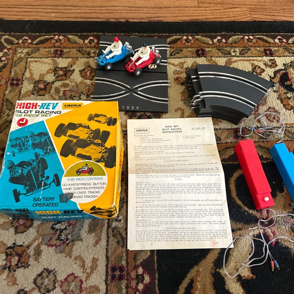 Vtg LINCOLN INTERNATIONAL HIGH-REV Slot car Racing Set BATTERY/REMOTE Go Karts