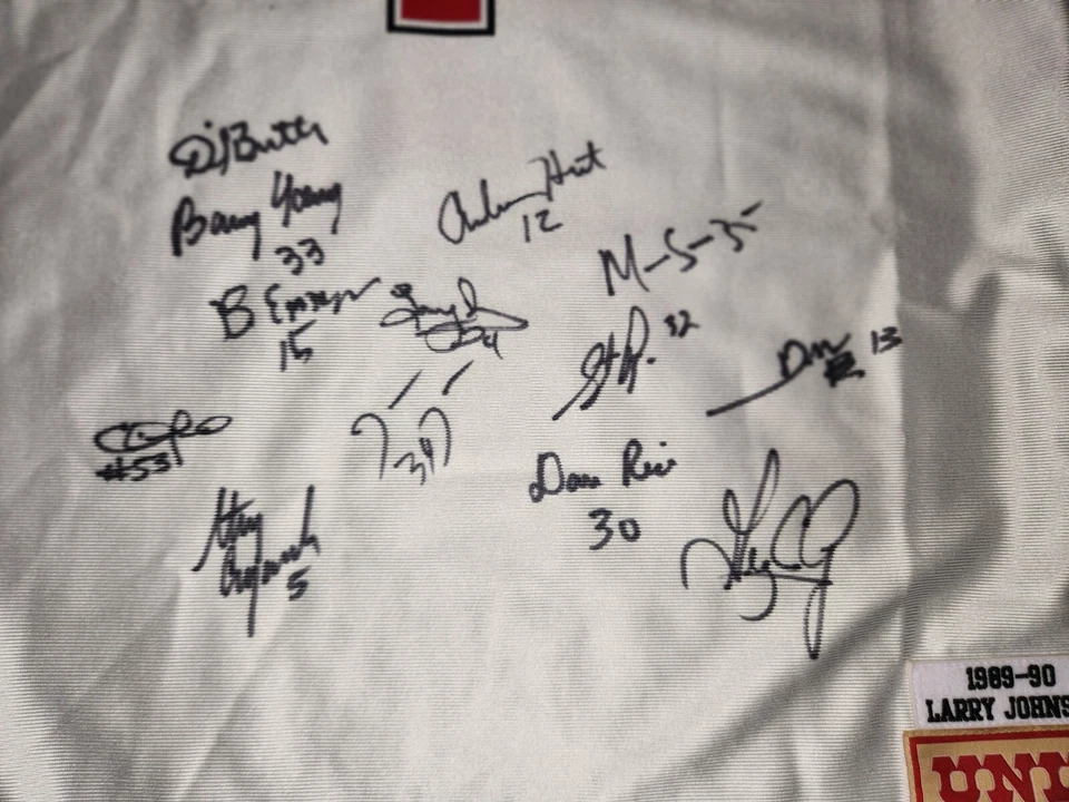 Camiseta 1990 UNLV National Champions 13 Autos Team autêntica assinada M & N BAS CERTIFICADO DE AUTENTICIDADE - Imagem 2 de 4
