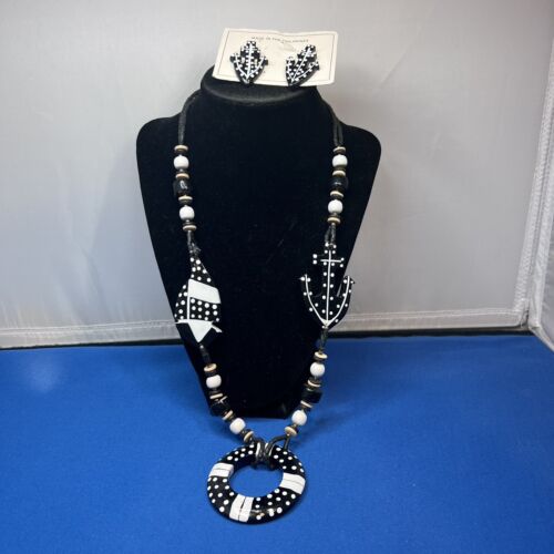 Made In Philippines Black White Nautical Beaded Anchor Necklace Earrings Set - Picture 2 of 3