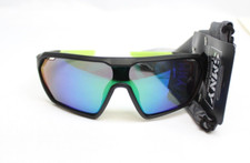 SMNY Steve Madden Green Mirrored Sunglasses w Case 51133SMN300 100 UVProtection