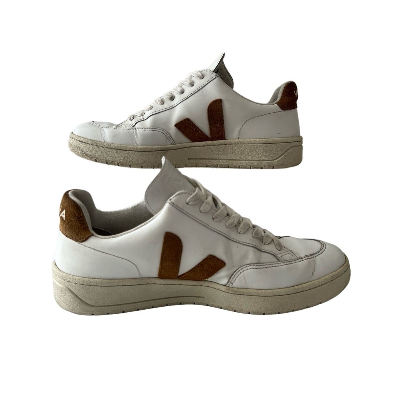 VEJA V-12 Low Top White Leather Sneakers for Men Size 9 US T2 B Lace-Up