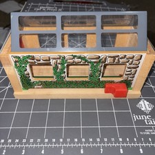 Thomas Wooden Railway Train USEFUL ENGINE SHED DISCONTINUED RARE RED ROOF