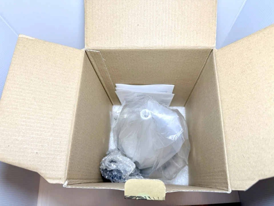 New IN Box Scentsy White Teardrop Diffuser Pedestal in Black Base - With 3 Oils - Image 2 of 4