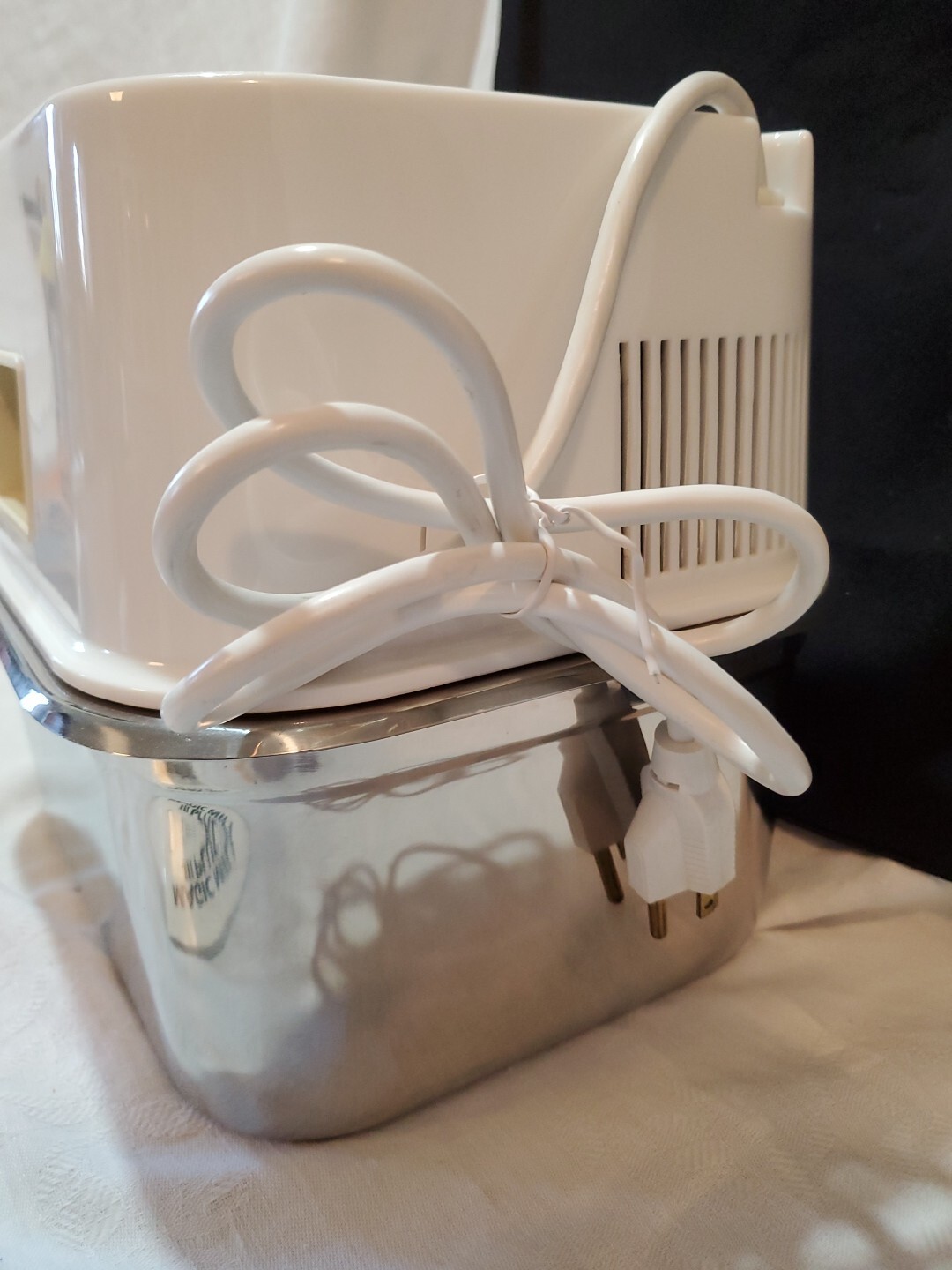 Magic Mill III Plus High Speed Flour Mill Wheat Grain Grinder Manual