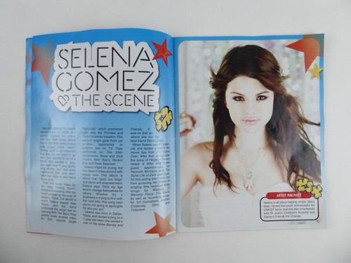 2010 The Pop-Con Celebrating Pop Music Program Justin Bieber Selena Gomez - Picture 4 of 5