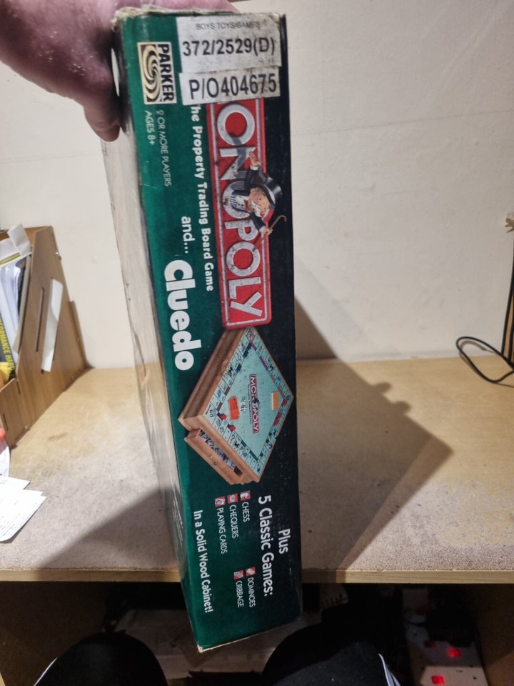 Monopoly & Cluedo Board Games Compendium Table Top Wooden 7