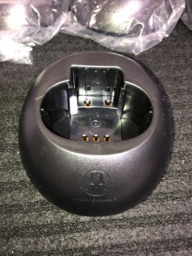 Taza base de carga Motorola NNTN4019 XTN totalmente nueva en bolsa radio OEM cargador de 10 horas - Imagen 2 de 11
