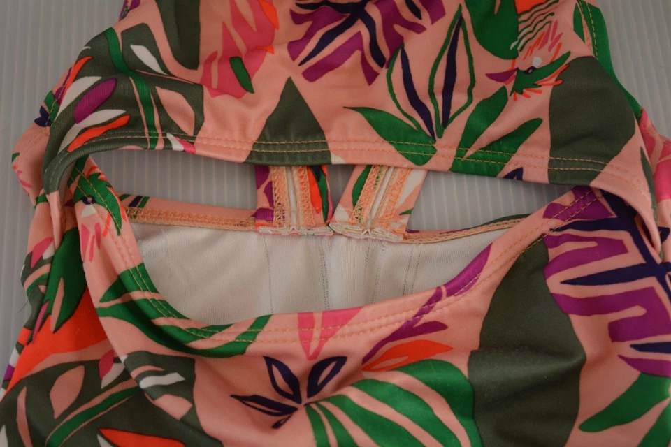 Traje de baño recortado de una pieza rosa tropical playa Crazy 8 XS 4 para niñas Foto 3 de 4