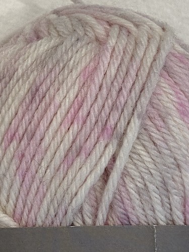 BO PEEP Luxury Yarn 52% Falkland WOOL DK 122 Yds CAROUSEL Pink Gradient NEW - Picture 4 of 6
