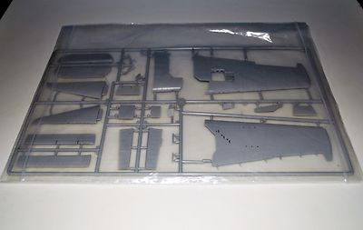 TRUMPETER F6F-5N 02259  PARTS SPRUE C-PORT WING ASSEMBLY+MORE 1/32