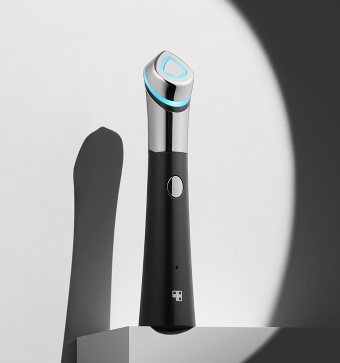 MEDICUBEのAGE-R・目元エステ・黒白セット mediaga3.jpg