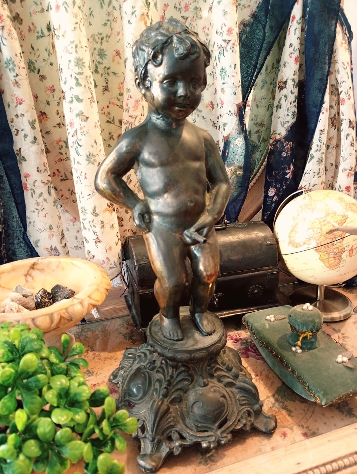 Statua Da Fontana Manneken Pis di Bruxelles