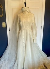 Vintage 1960s/70s Cream Lace Wedding Dress with Veil  Train Size 8