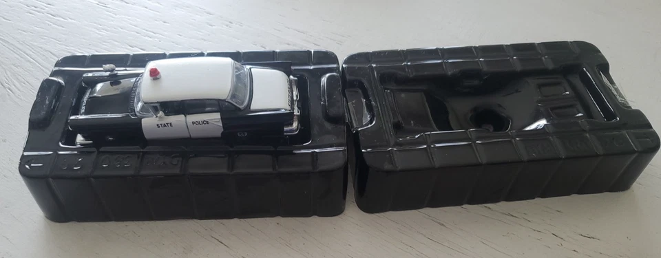 1966 Ford Fairlane Miami Police Car Matchbox 1:43 scale New with Certificate - Image 3 of 4