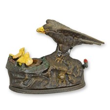 Mehrfarbige Gusseisen-Spardose Adlernest, mechanisch, A CAST IRON EAGLE FEEDI...