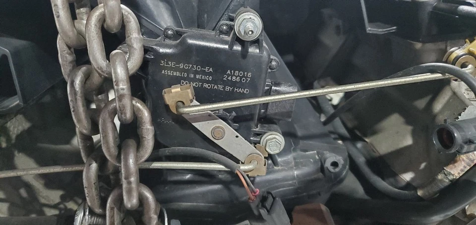 2007 2008 Ford Expedition OEM Engine Motor 5.4L V8 - Image 2 of 4