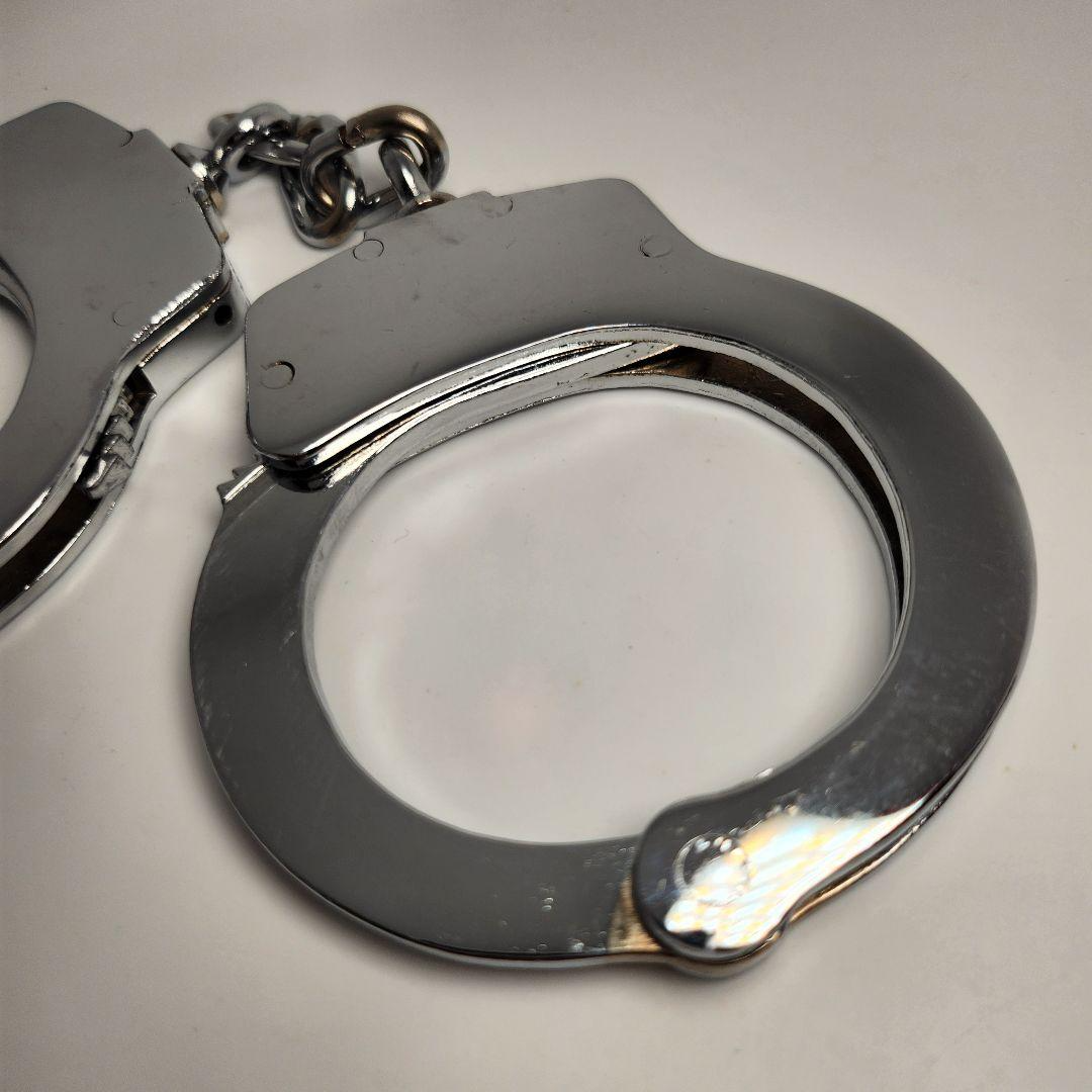 Vintage Japanese Handcuffs with Key – Showa Era Metal Collectible