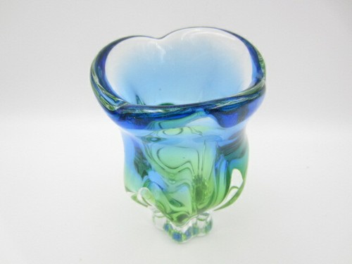Beautiful Chribska acid green & blue sommerso art glass tulip vase - Picture 7 of 12