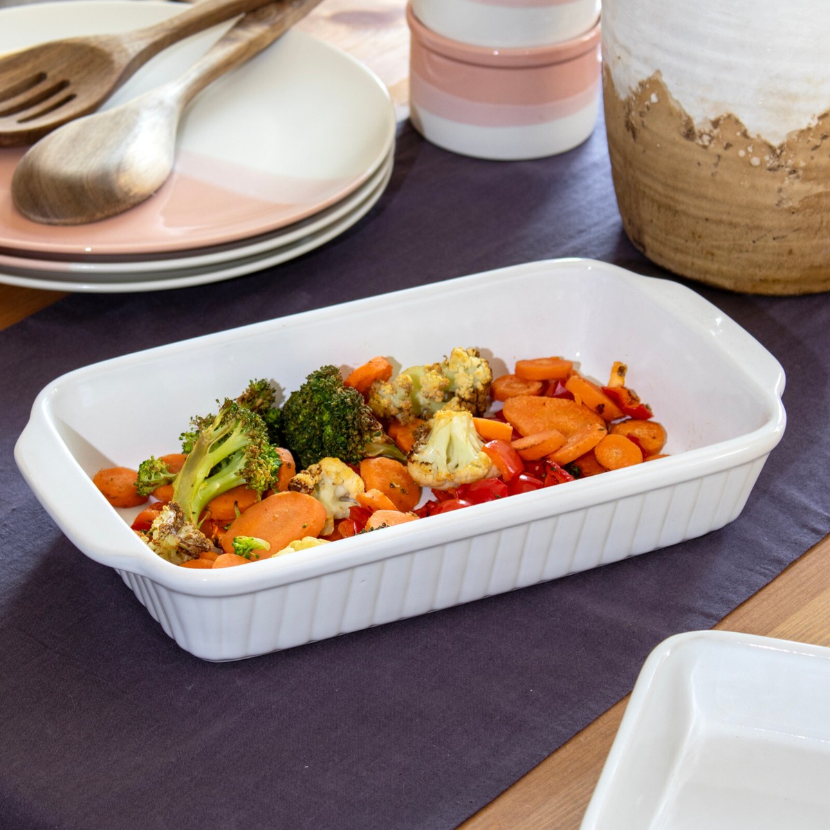 White Ceramic 24cm Square Roasting Dish - Oven, Microwave, Dishwasher & Freezer Safe Baking Tray For Veg, Meat & Sides