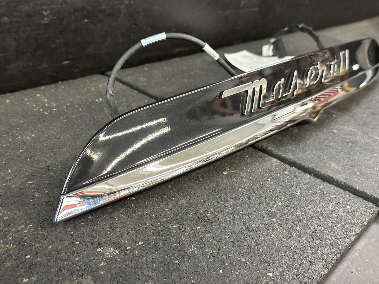 17-20 MASERATI GHIBLI REAR TRUNK TAIL FINISH PANEL LIGHT TRIM BLACK/CHROME 815/B
