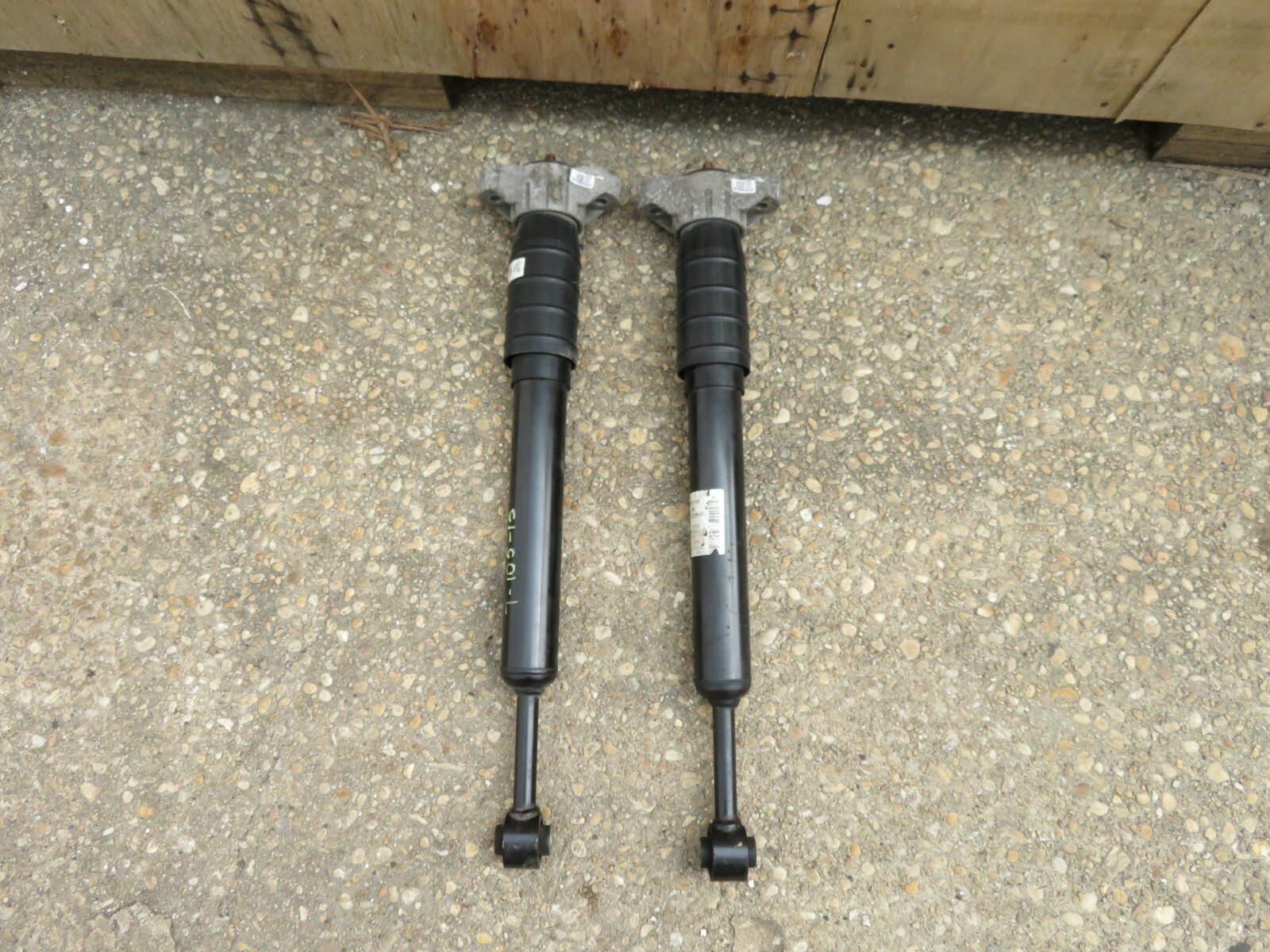 2014-2017 MASERATI GHIBLI RWD REAR DRIVER & PASSENGER SIDE SHOCK STRUT SET OEM