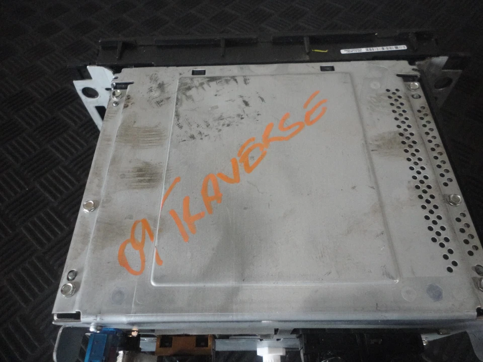 2009 CHEVY TRAVERSE BUICK ENCLAVE AM/FM CD AUX NAVIGATION RECEIVER OPT U3R - Image 2 of 4