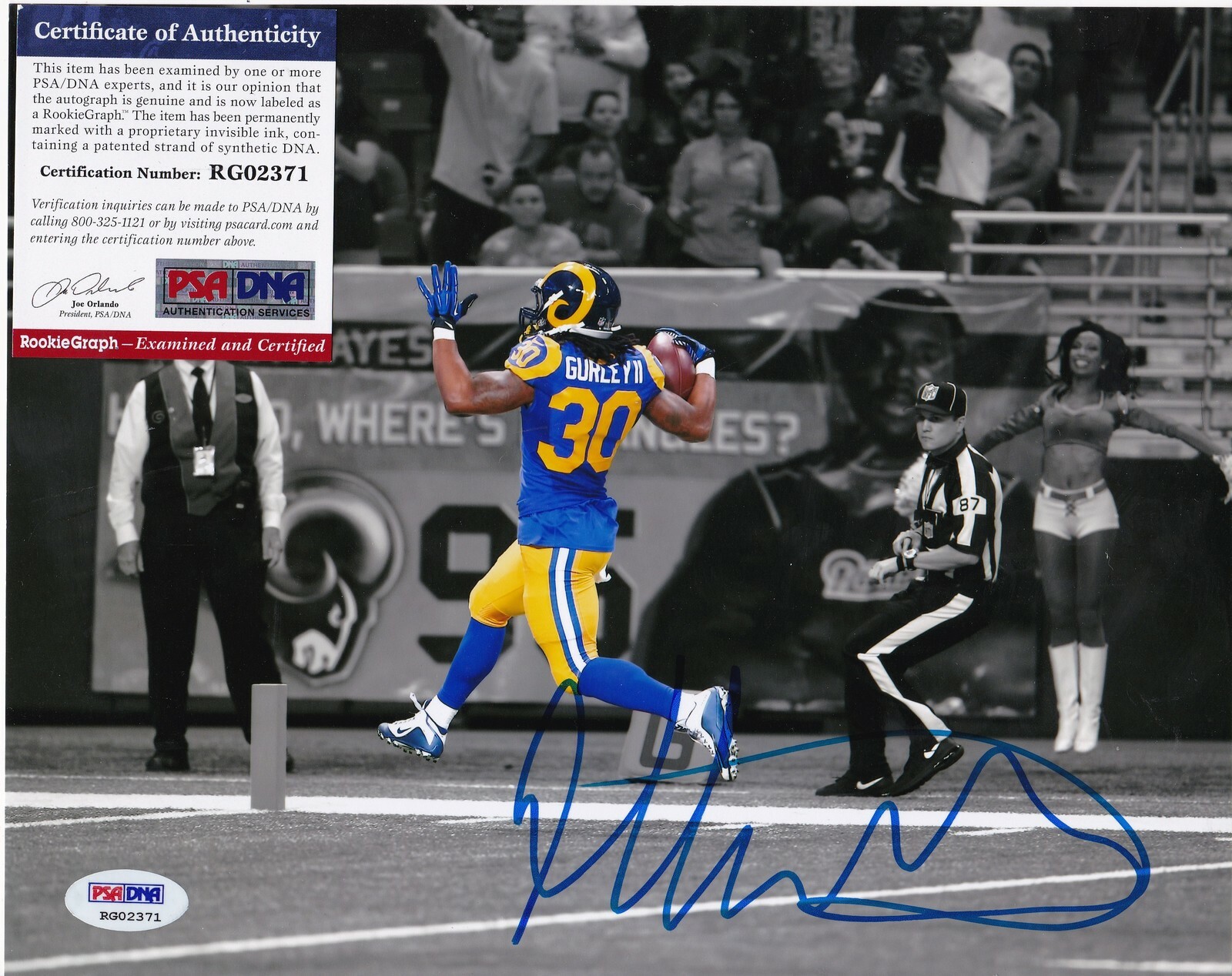TODD GURLEY LOS ANGELES RAMS PSA/DNA AUTHENTICATED ACTION SIGNED 8x10 