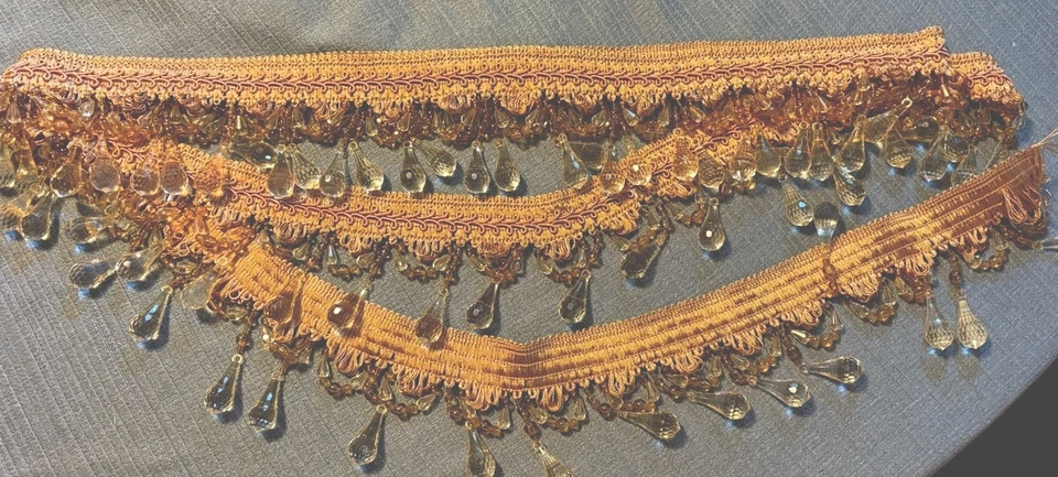 Vieiras bordadas com miçangas com acabamento de fita dourada com lágrimas ornamentadas 2,7 jardas - LEIA - Imagem 3 de 4