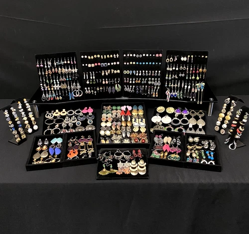 250 Pairs Antique Vintage Estate Costume Jewelry Some Signed. Lot 724