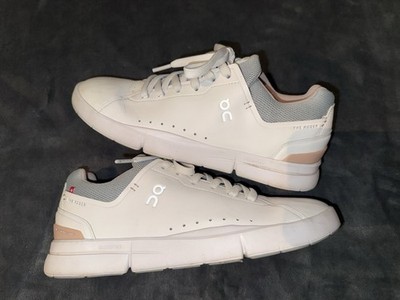On The Roger Advantage 2 Women's White Rosehip Lightweight Low Top Shoes Sz 9.5